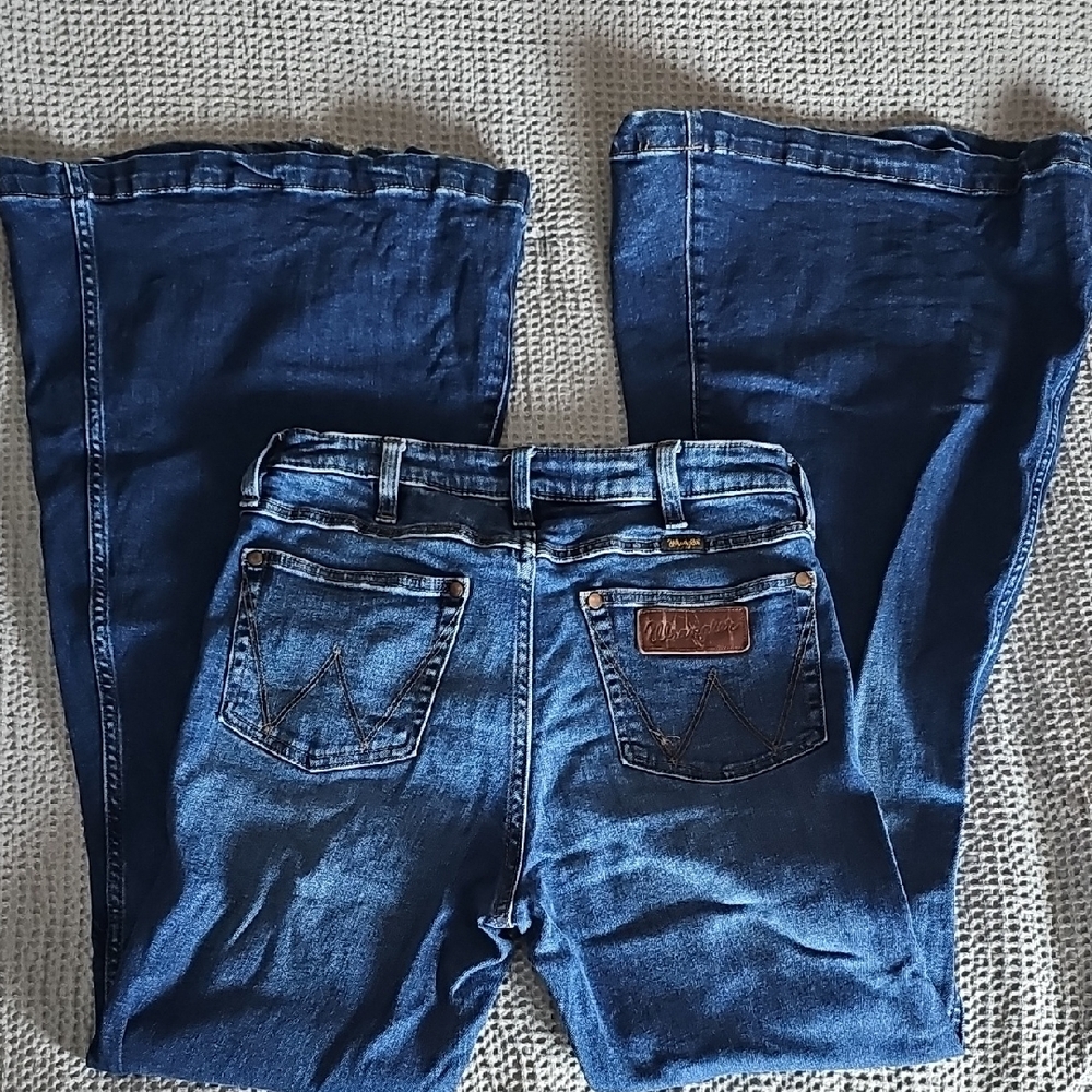 Wrangler Retro Bell Bottom Jeans – Women’s Size 28×34 – Western Flare - Picture 10 of 13